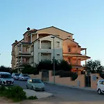 Borgo Degli Ulivi Apartment *